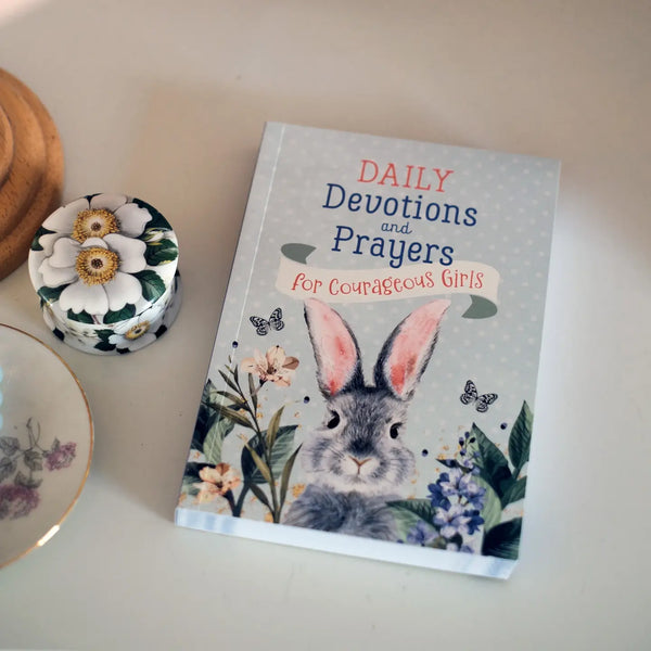 Daily Devotions and Prayers For Courageous Girls