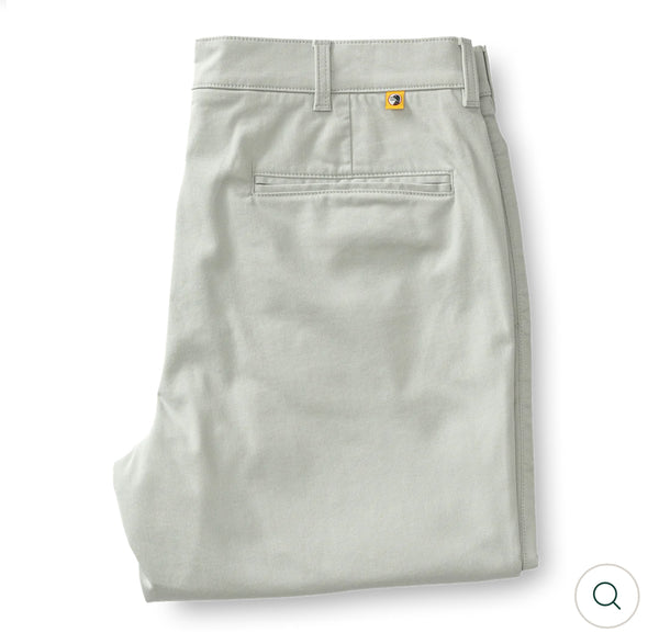 Classic Fit Gold School Chino: Sandstone Grey