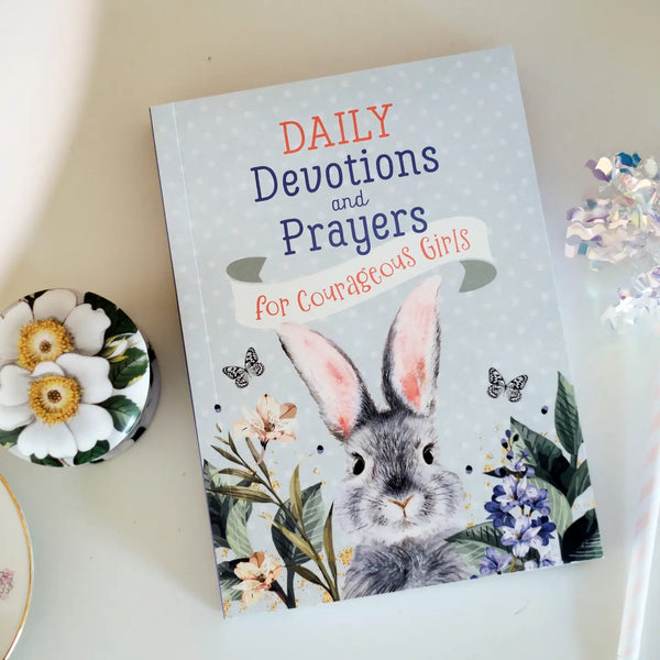 Daily Devotions and Prayers For Courageous Girls