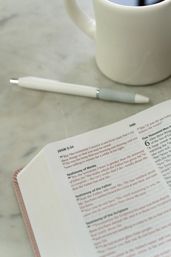 Light For Life Nasb Study Bible (Blush Bouquet)