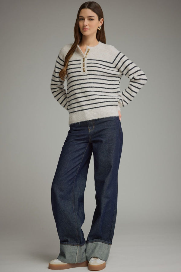 Ecru Stripe Long Sleeve Sweater w Round Neckline