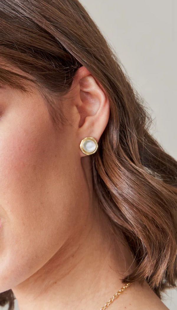 Sand Bar Stud Earrings Mother-of-Pearl